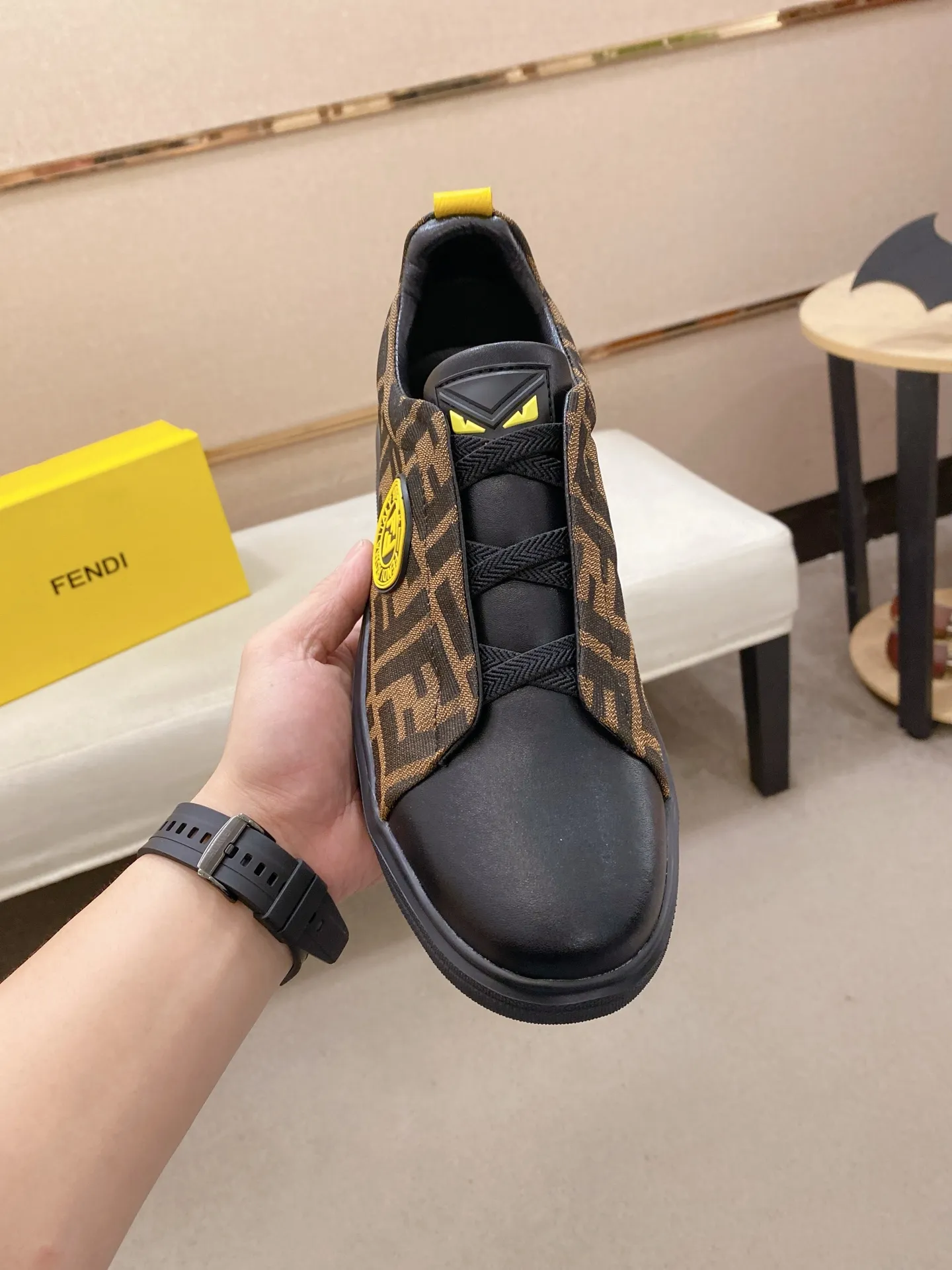 Factory price 400💰 (fendi) New style 👊🏻 upper 🇮🇹 imported cowhide fabric 🇩🇪 lining imported sheepskin lining. The original outsole is molded to highlight the identity of every man, and the upper foot is elegant and stable🚶🏻🚶🏻The high-end custom counters reproduce the original version📯No matter the wind or rain, the shoe last remains unchanged and can withstand the verification of time🔍️,🔵 Size: 38-44